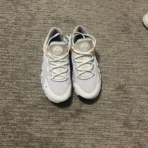 Nike running shoes barely worn